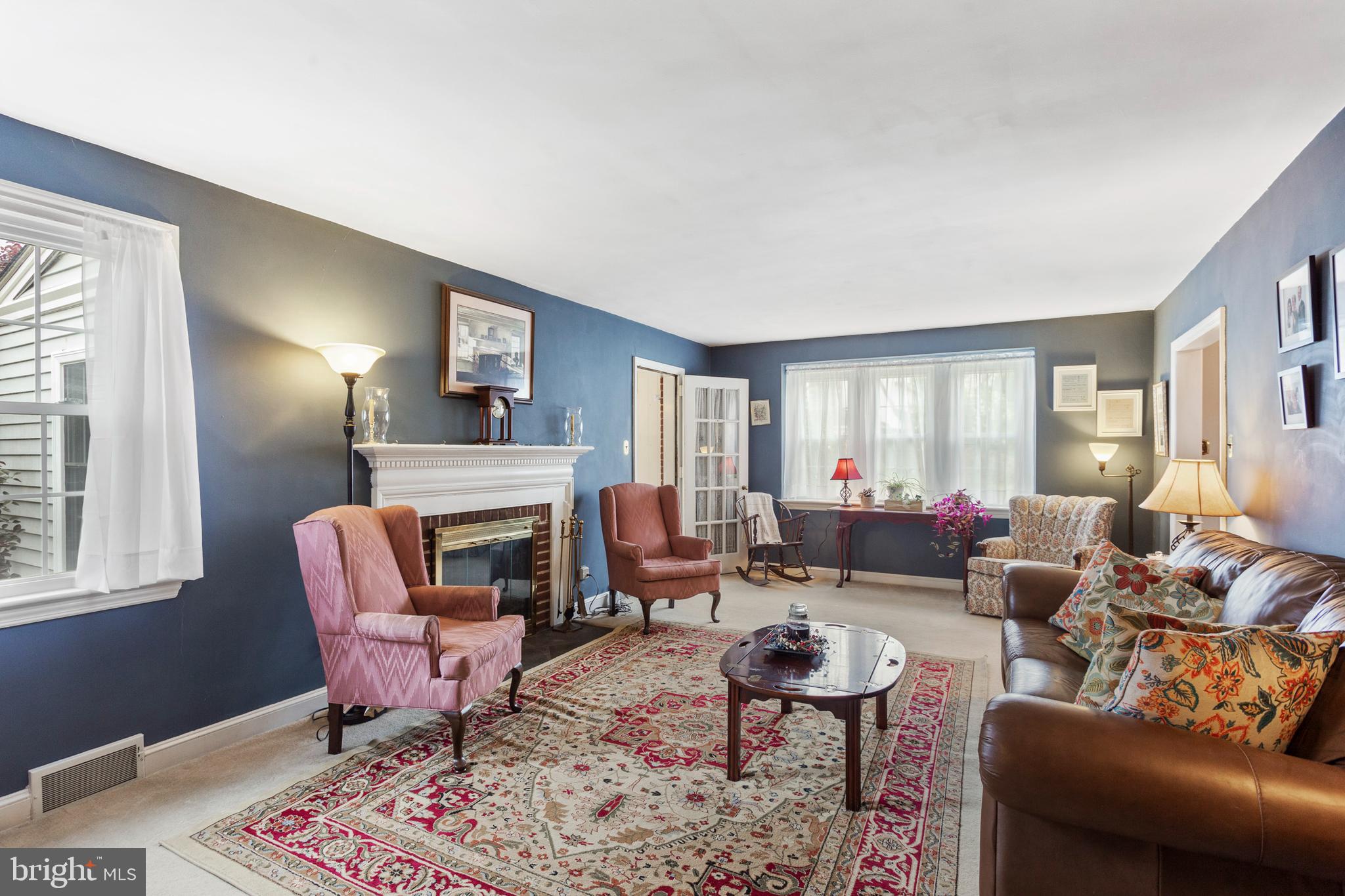 511 Brookfield Road Drexel Hill, PA 19026 - Photo 8 of 37 Living room