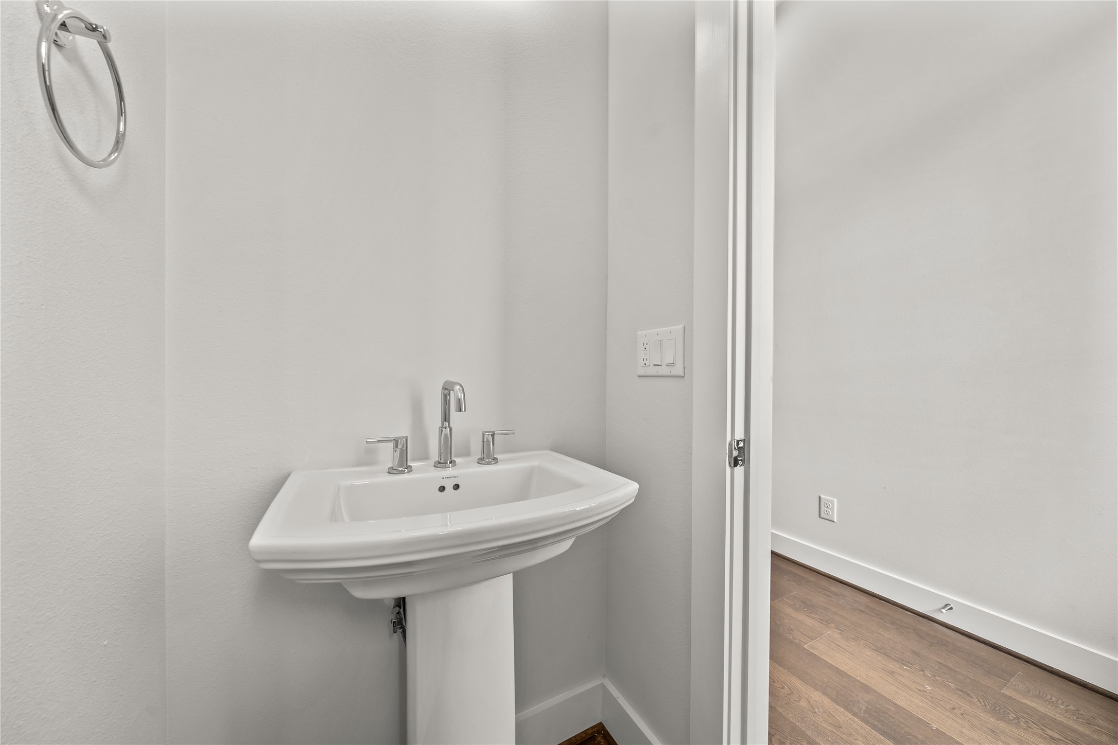 1705 Bologna Lane Houston, TX 77055 - Photo 24 of 43 a bathroom with a sink and a mirror