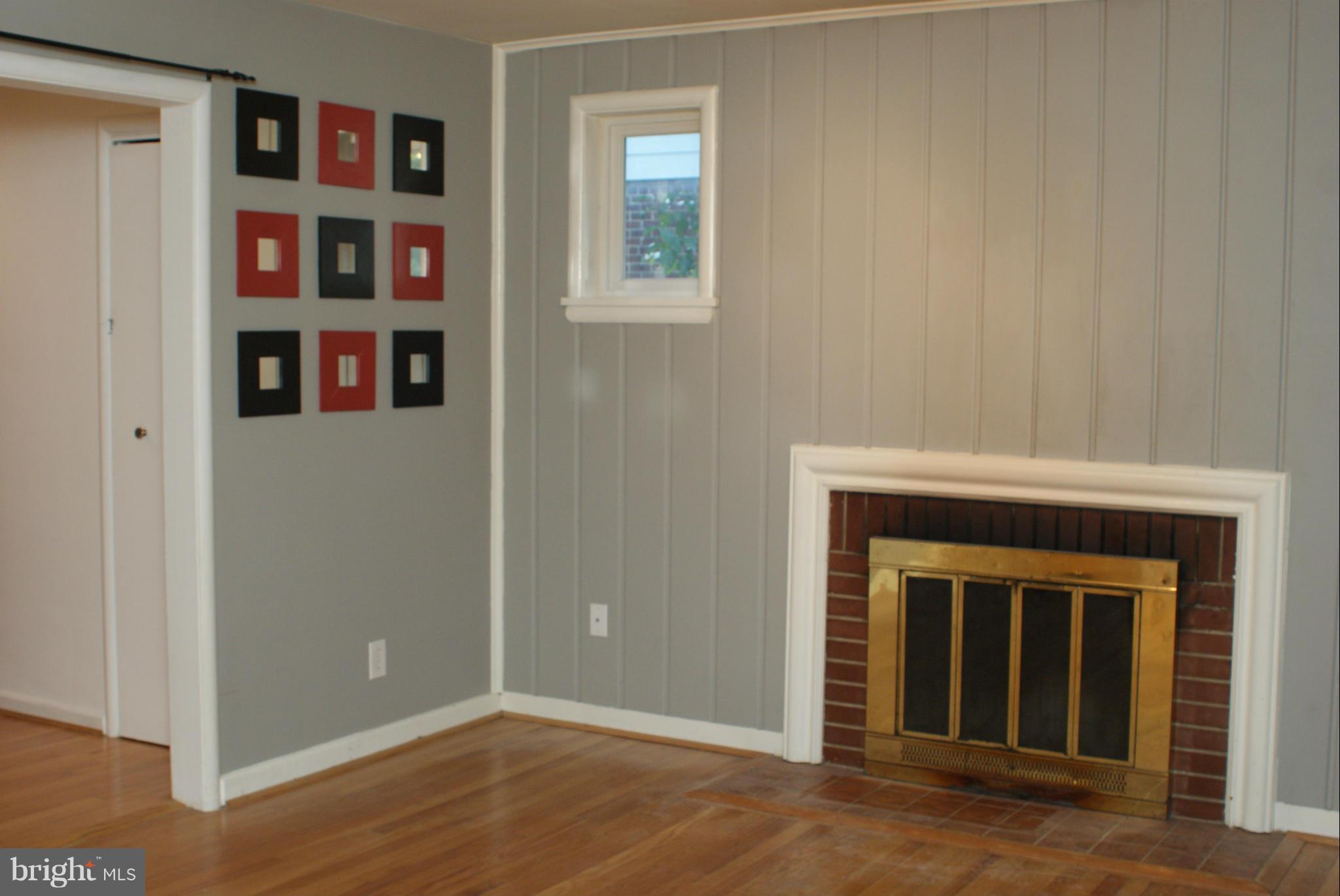 12600 Goodhill Road Silver Spring, MD 20906 - Photo 2 of 24 Living Room