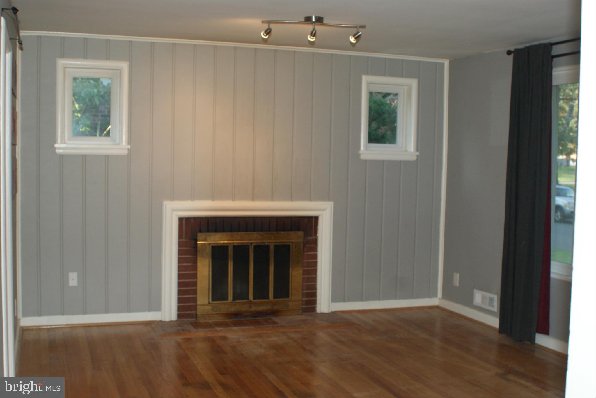 12600 Goodhill Road Silver Spring, MD 20906 - Photo 3 of 24 Living Room