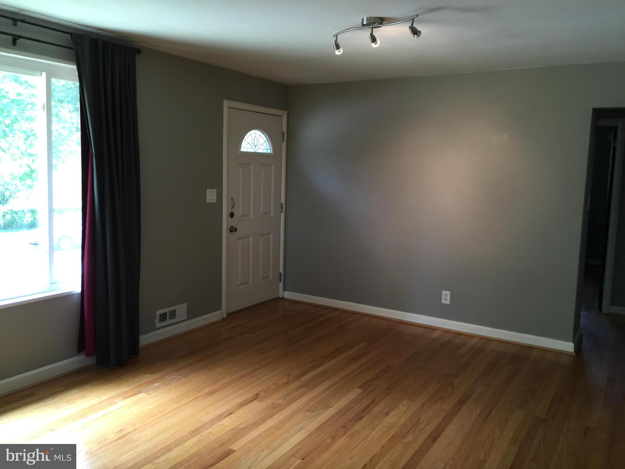 12600 Goodhill Road Silver Spring, MD 20906 - Photo 4 of 24 Living Room