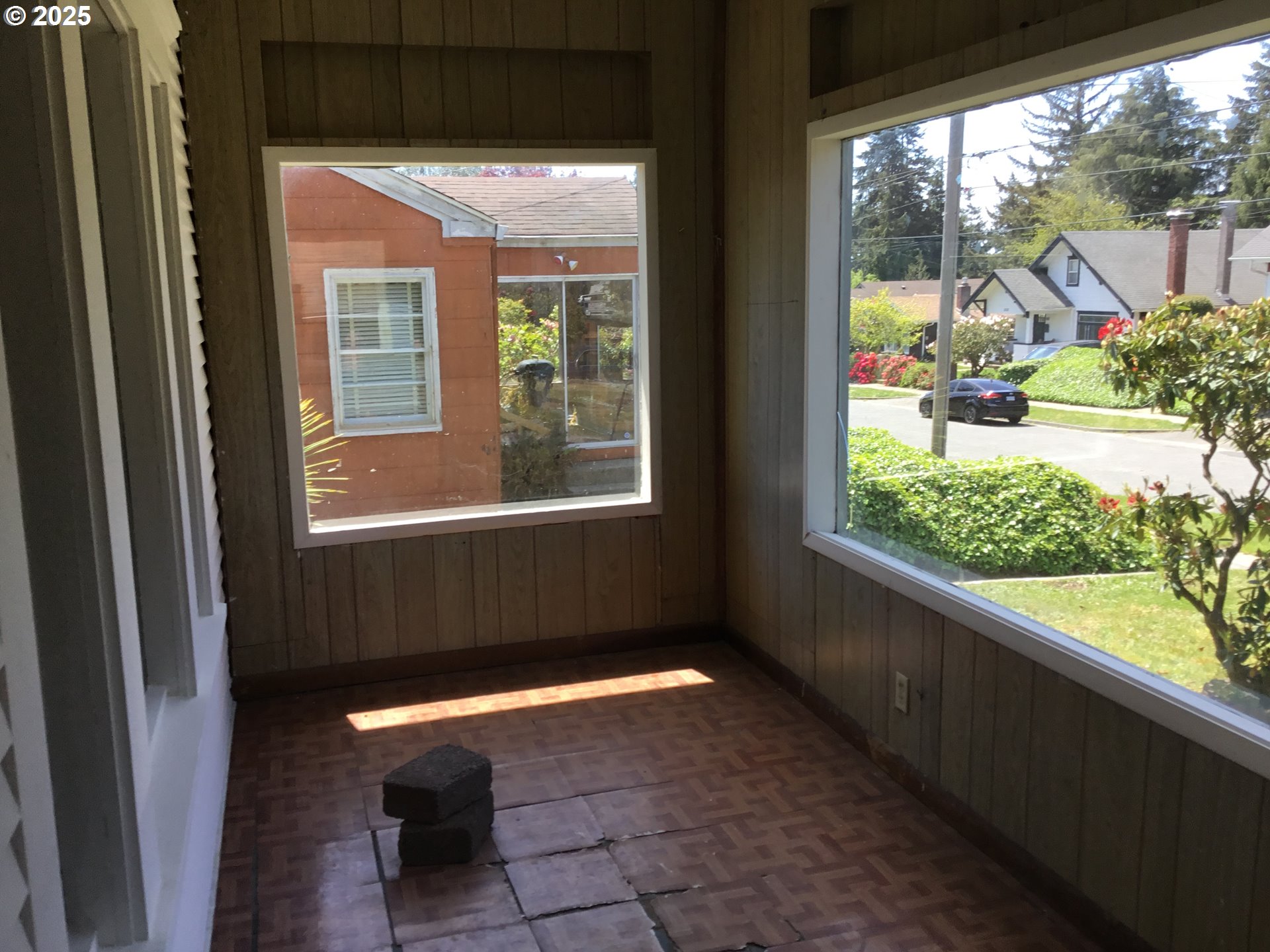 2517 Liberty Street North Bend, OR 97459 - Photo 37 of 42 a room with window