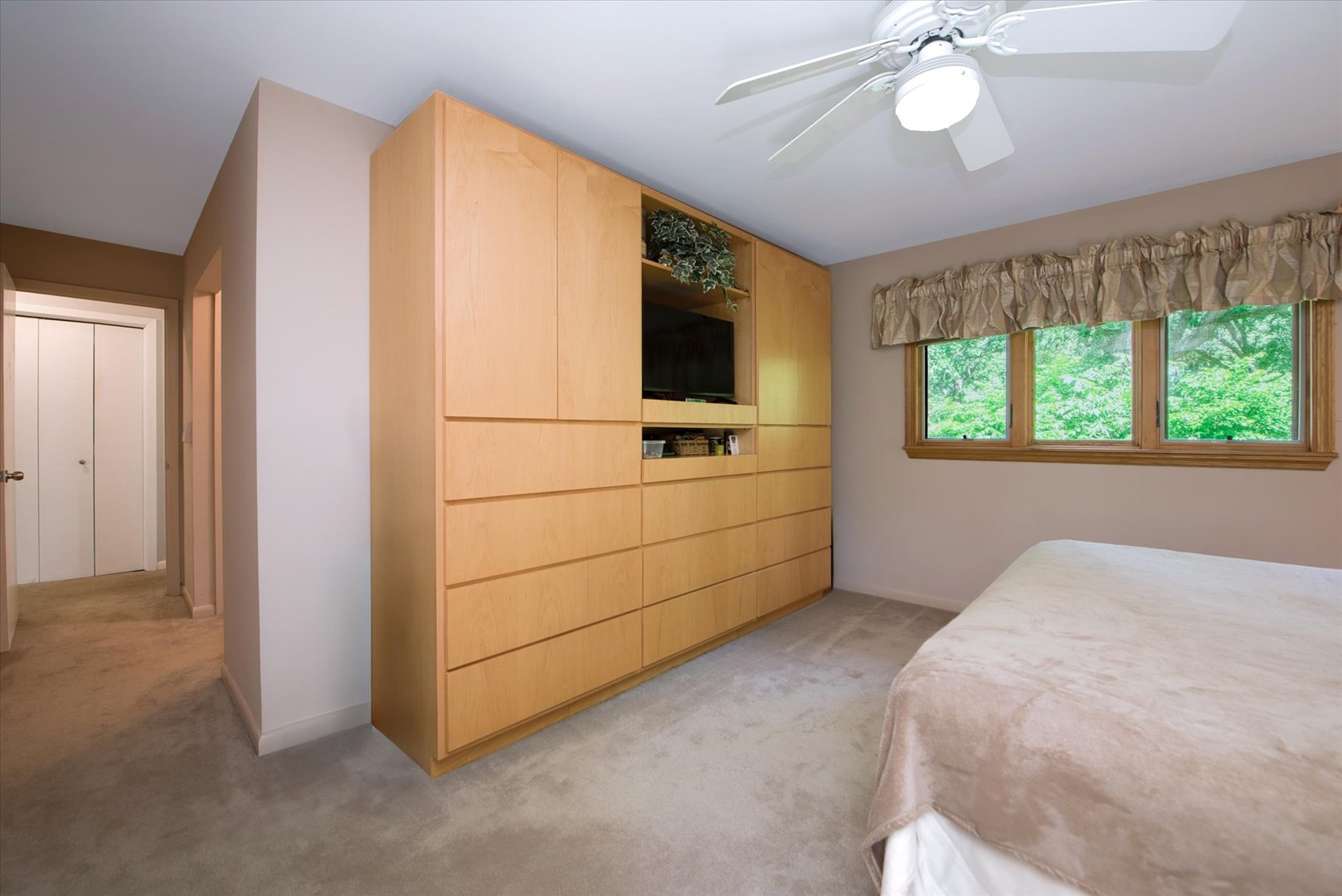 1196 Nottingham Lane Elgin, IL 60120 - Photo 31 of 45 a room with windows and flat screen tv