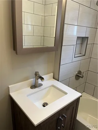$1,800 | 2018 James Street, Unit 2, Syracuse, NY 13206