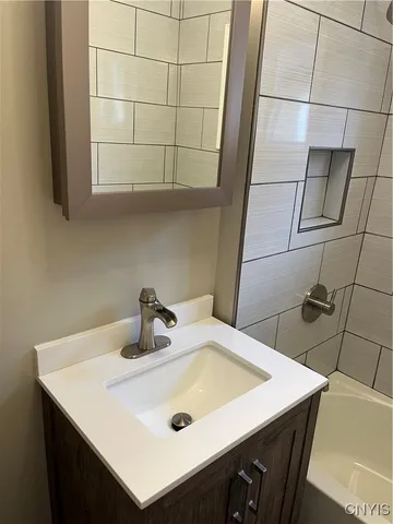 $1,800 | 2018 James Street, Unit 2, Syracuse, NY 13206