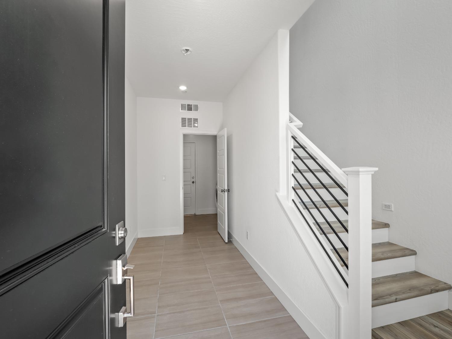 588 West Balsam Lane Clovis, CA 93611 - Photo 2 of 19