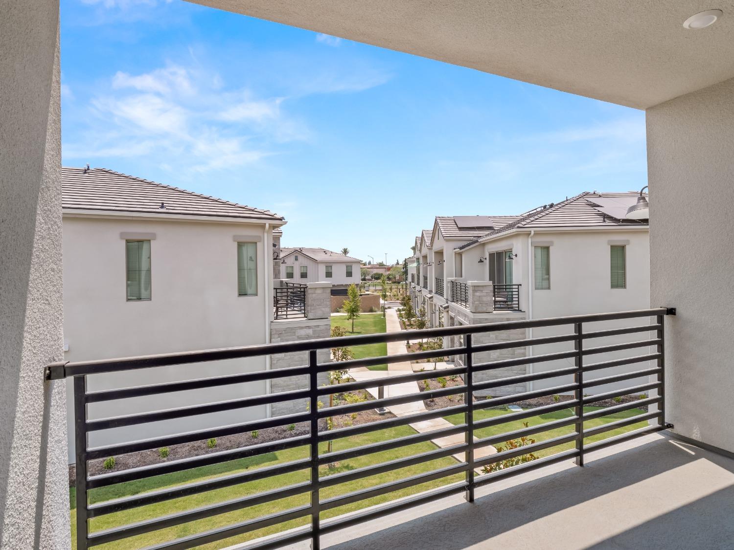 588 West Balsam Lane Clovis, CA 93611 - Photo 4 of 19