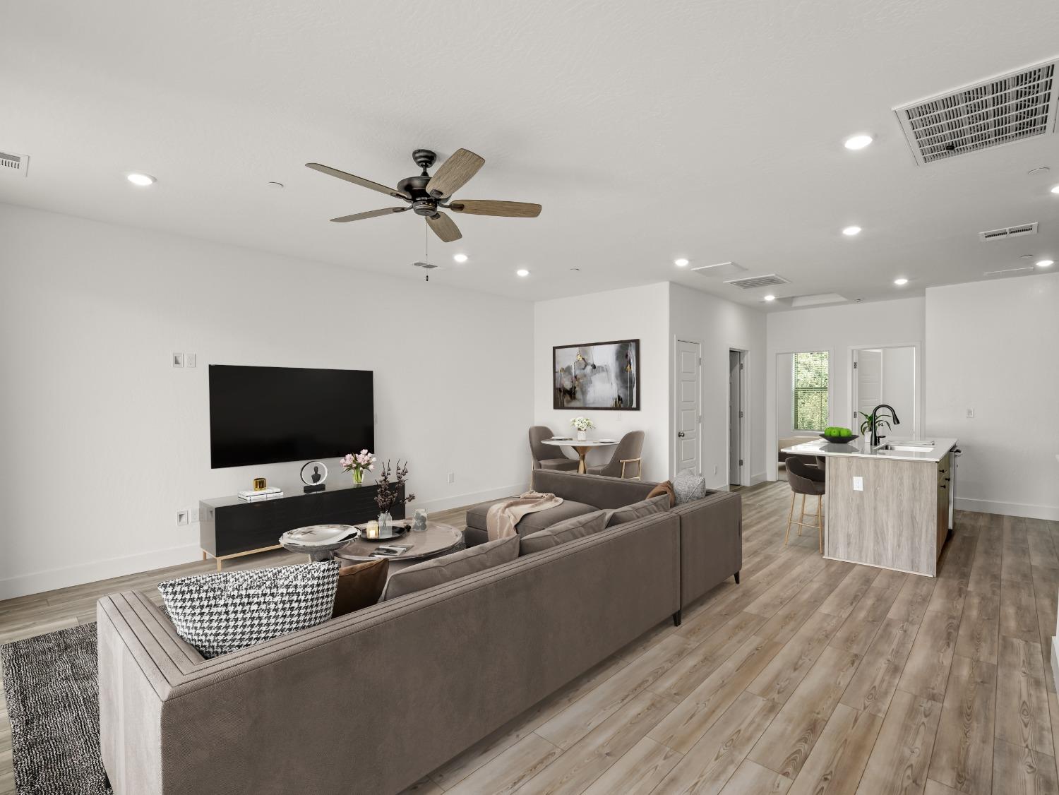 588 West Balsam Lane Clovis, CA 93611 - Photo 5 of 19