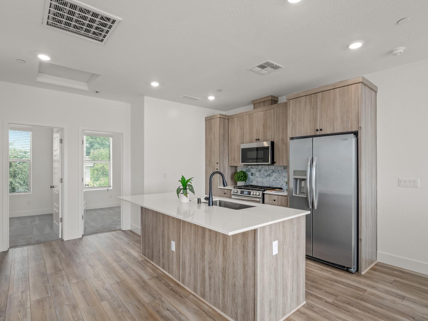 588 West Balsam Lane Clovis, CA 93611 - Photo 7 of 19