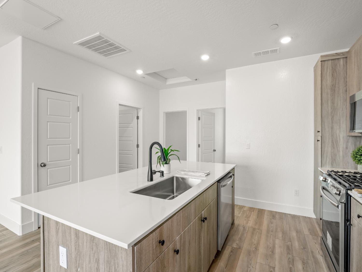 588 West Balsam Lane Clovis, CA 93611 - Photo 8 of 19