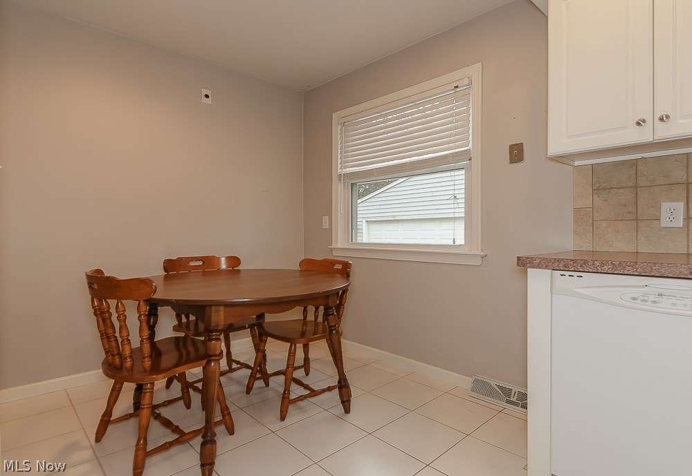 1555 Edgefield Road Lyndhurst, OH 44124 - Photo 6 of 25