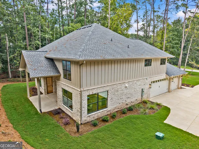 a view of a house with backyard and sitting area