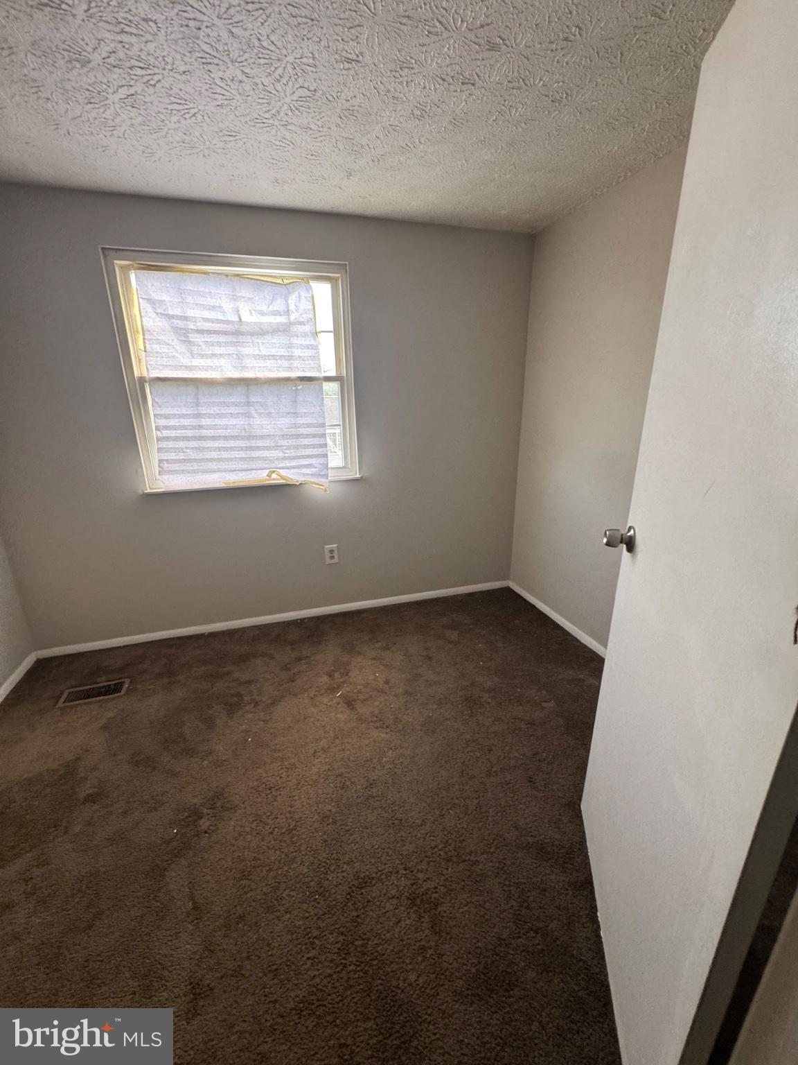 1404 Elm Grove Circle Silver Spring, MD 20905 - Photo 18 of 27 Bright and inviting room with potential.
