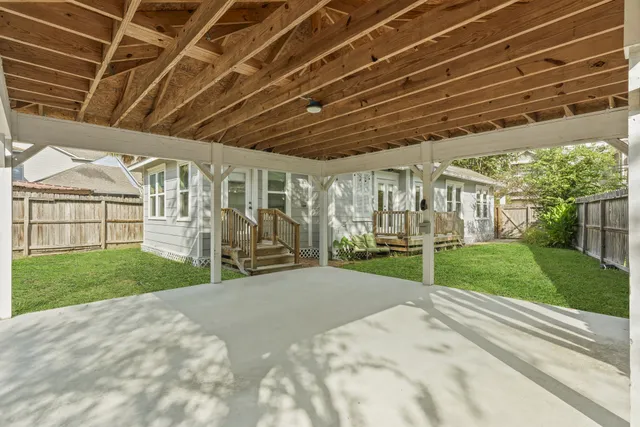 a view of a house with backyard and porch
