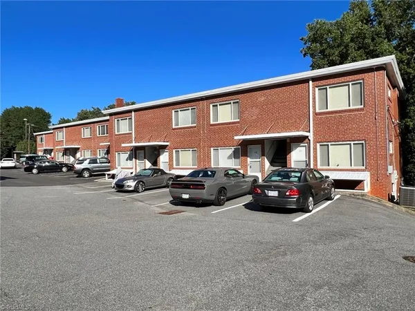$745 | 1900 Queen Street, Unit B4, Winston-Salem, NC 27103