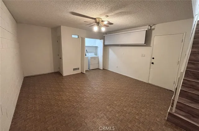 a view of a pathway with a house