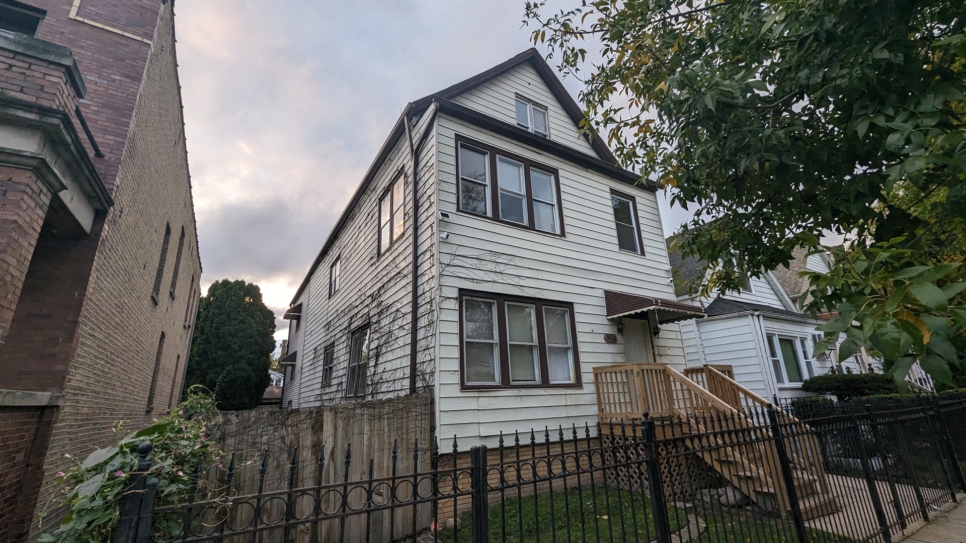 3922 North Bernard Street Chicago, IL 60618 - Photo 2 of 9 a front view of a house with balcony