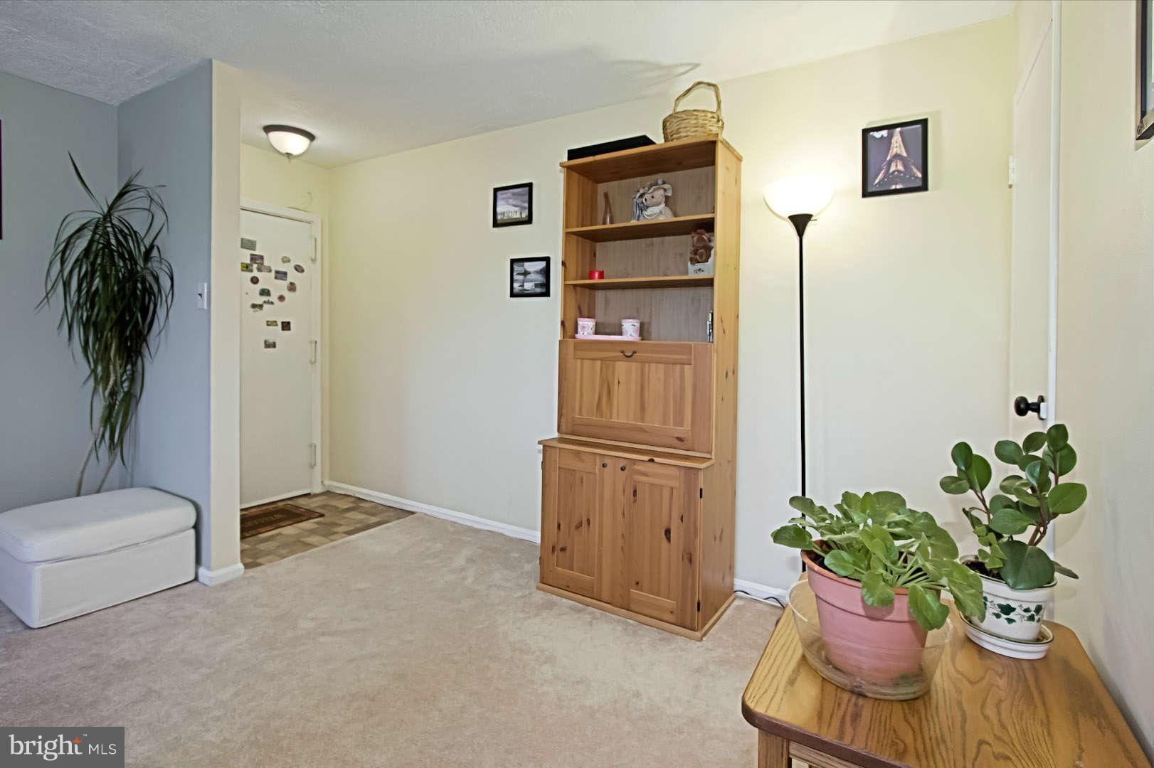 6141 Edsall Road, Unit M Alexandria, VA 22304 - Photo 2 of 19 Interior (General)