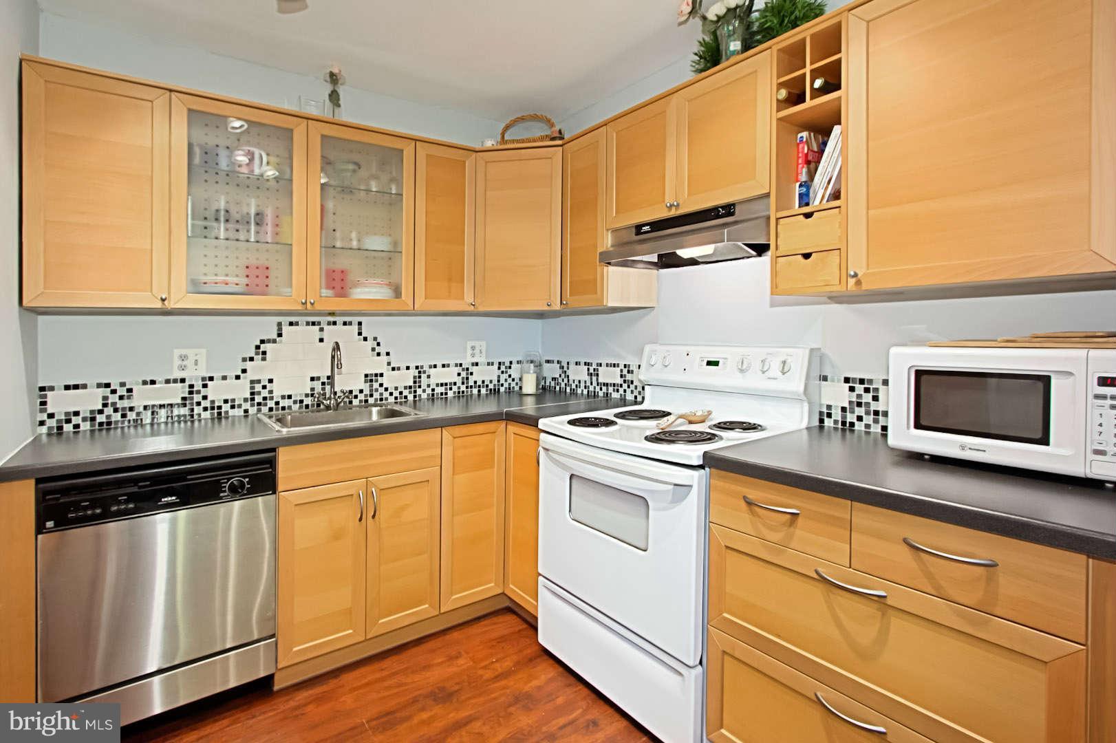 6141 Edsall Road, Unit M Alexandria, VA 22304 - Photo 11 of 19 Kitchen