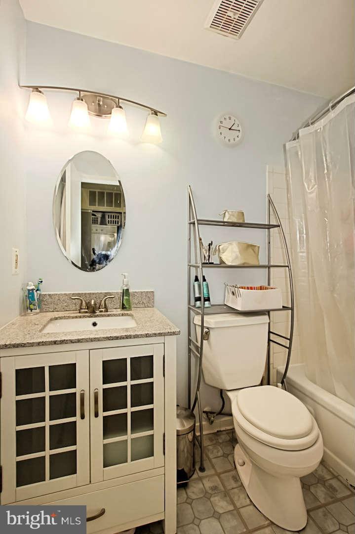 6141 Edsall Road, Unit M Alexandria, VA 22304 - Photo 15 of 19 Bath (Master)