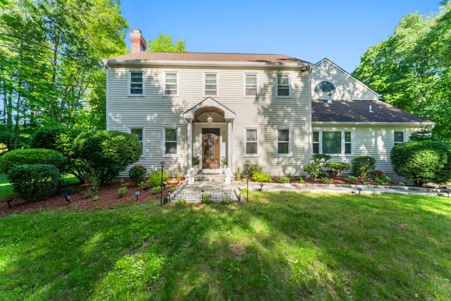 $870,000 | 32 Echo Valley Road, Newtown, CT 06470