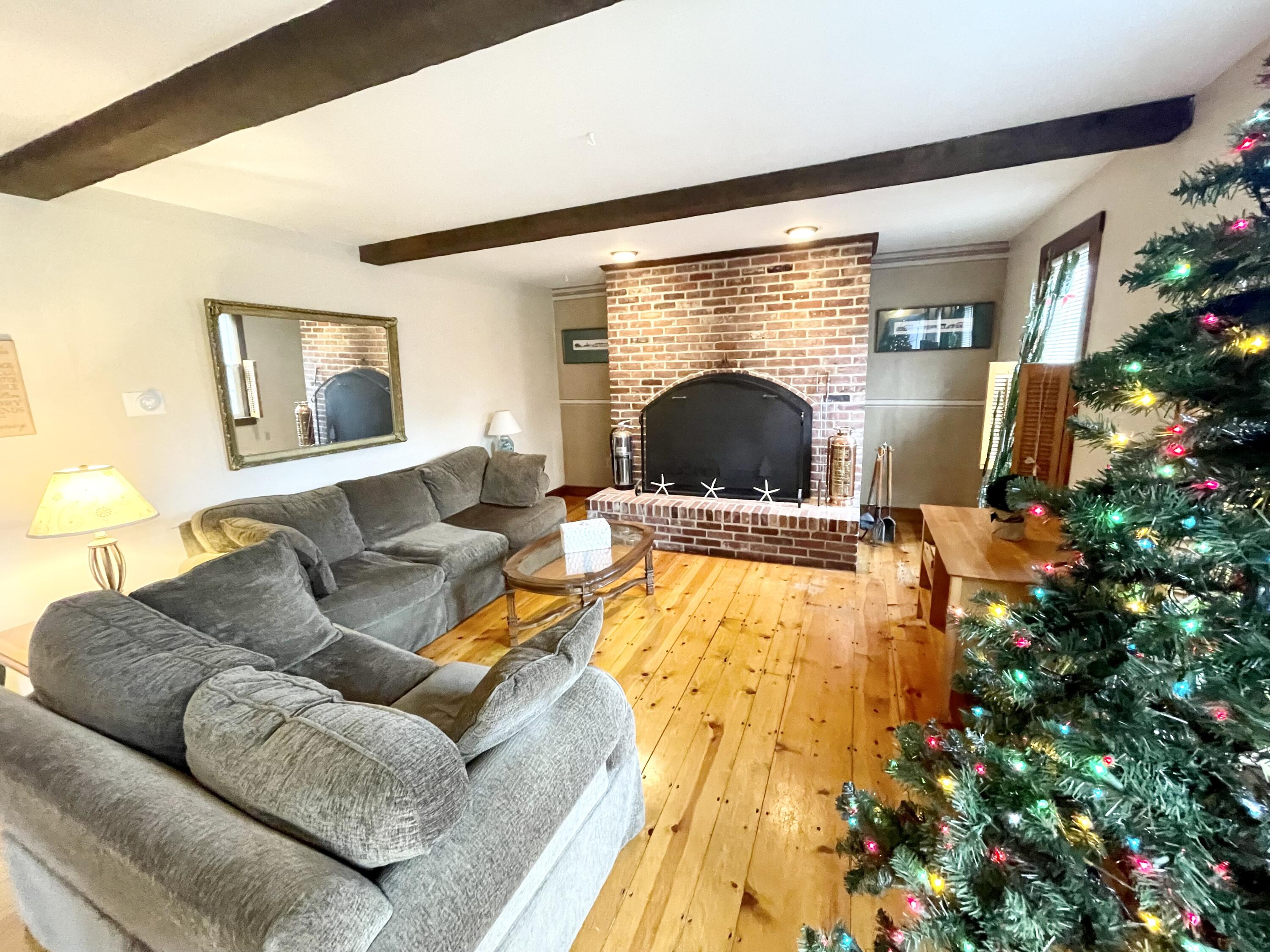 89 Sheaffer Road Centerville, MA 02632 - Photo 10 of 58 Family room from doorway