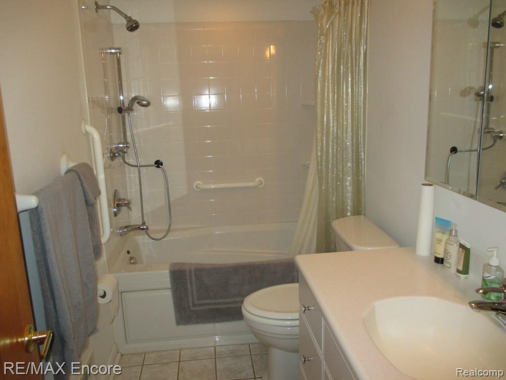 3672 Shaddick Road Waterford, MI 48328 - Photo 13 of 22 Shaddick and Big Trail 067.jpg