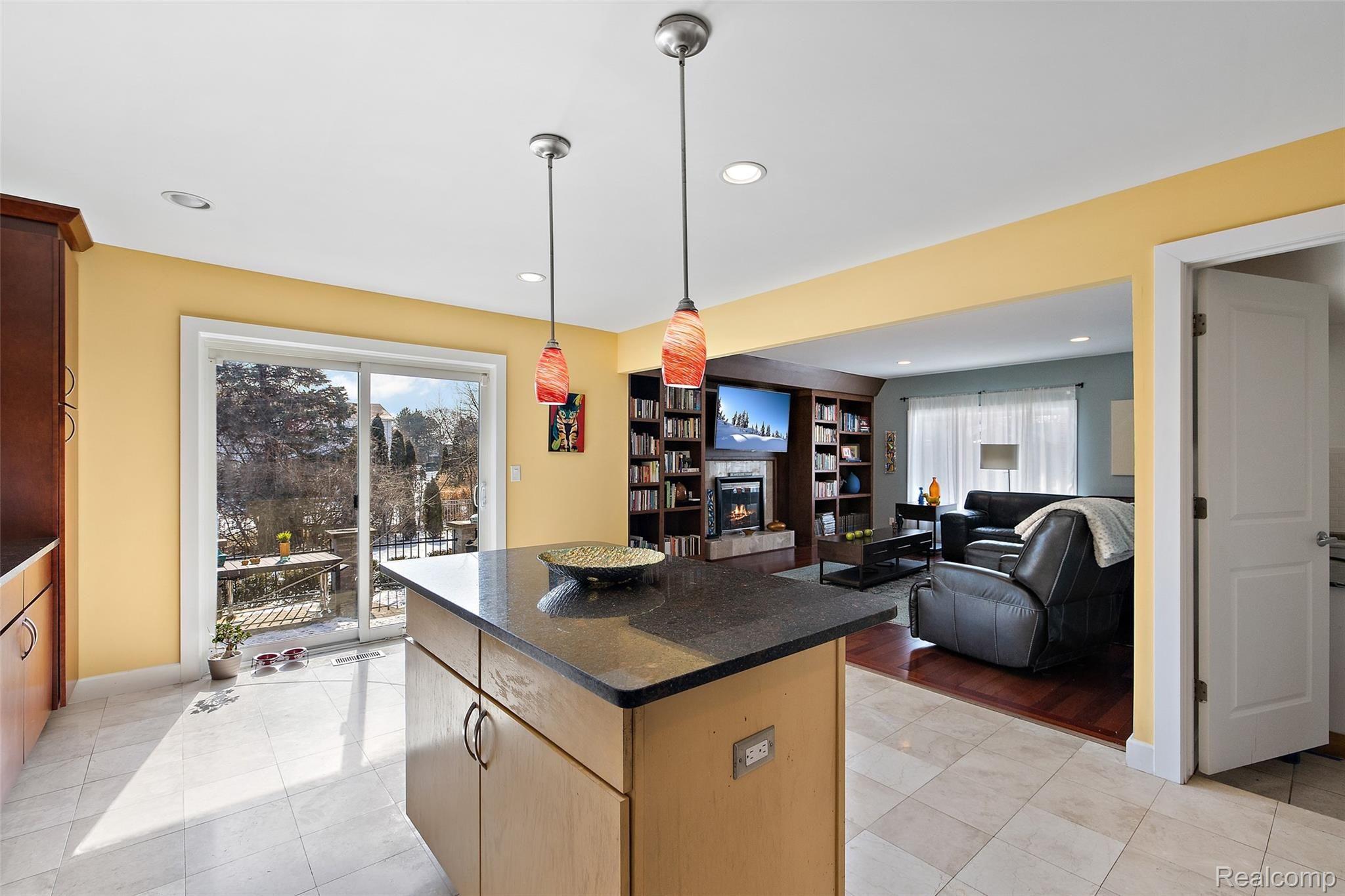 638 Abbey Court Rochester, MI 48307 - Photo 11 of 40 638 Abbey Ct-19.jpg