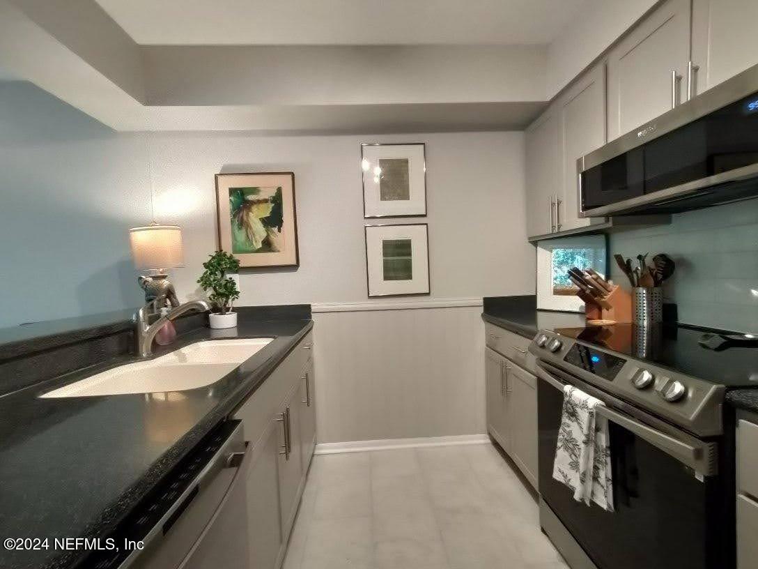 5482 Stanford Road Jacksonville, FL 32207 - Photo 10 of 24 media-1630953287883-Sep_6_2021_2_16_PM