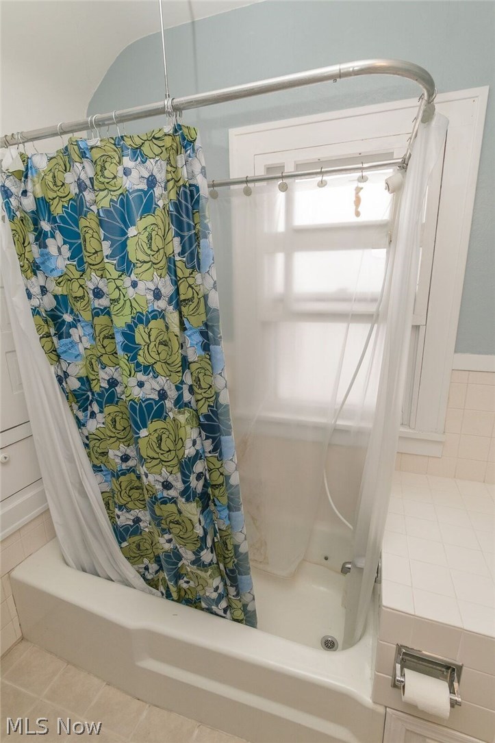 12909 Littleton Road Garfield Heights, OH 44125 - Photo 16 of 24 Great shower/tub combo!