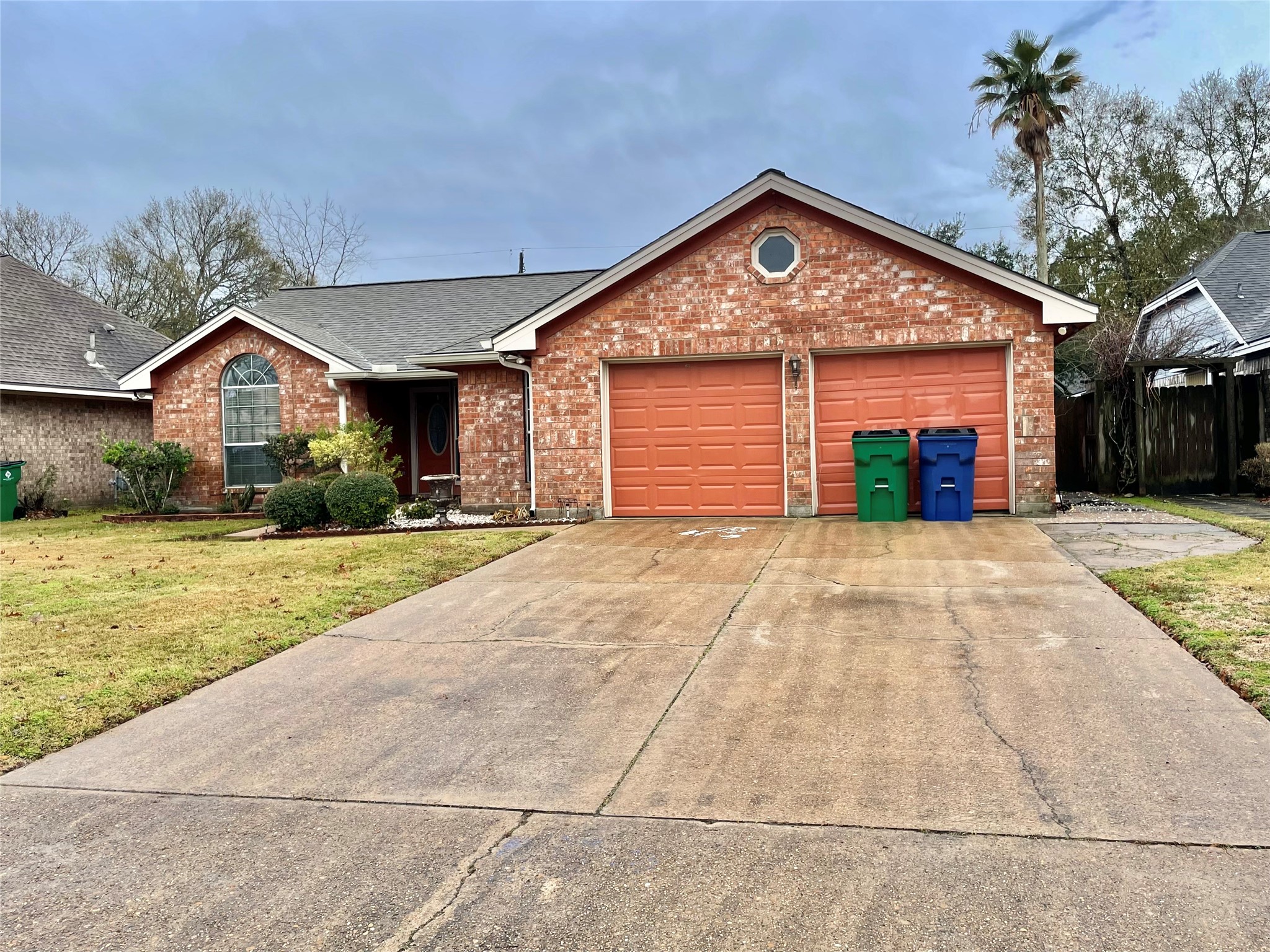 704 Manor Drive Angleton, TX 77515 - Photo 5 of 26