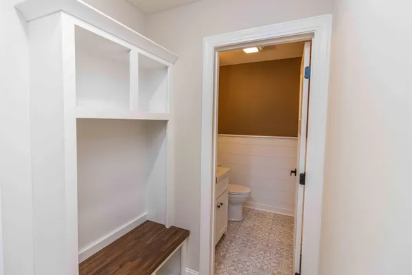 a bathroom with a toilet