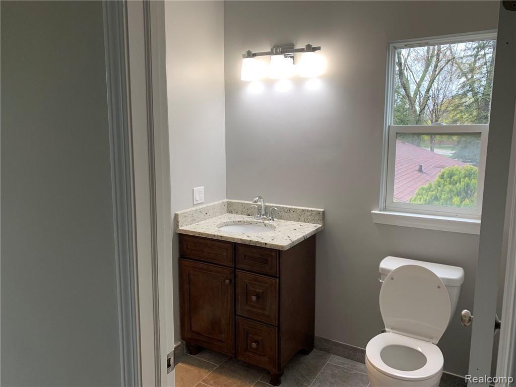 24447 Berg Road Southfield, MI 48033 - Photo 16 of 20 16.JPEG