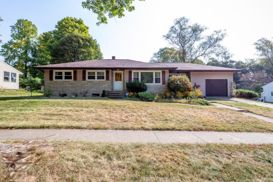 318 Ferguson Road Marshall, MI 49068 - Photo 4 of 46 5R9A0068