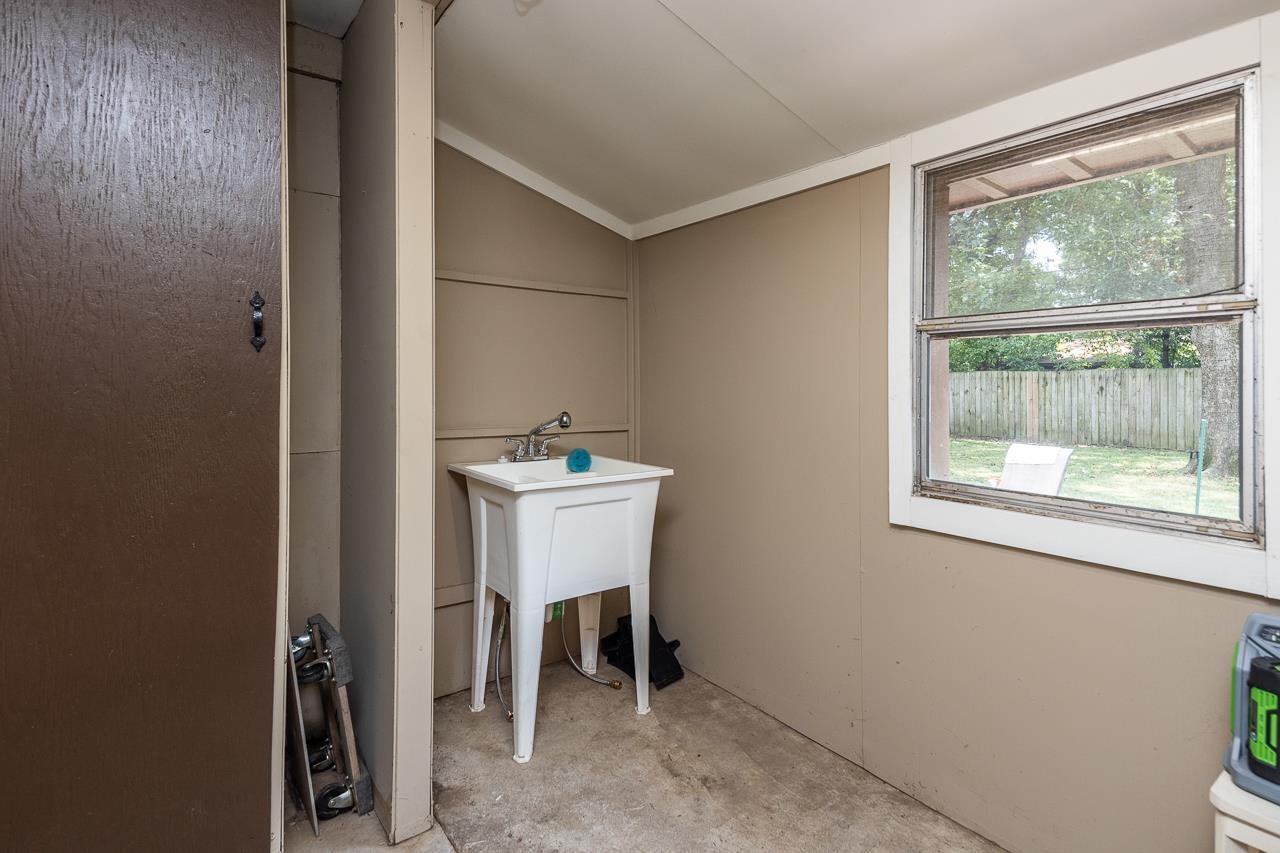 1604 Wilbec Road Memphis, TN 38117 - Photo 23 of 30 a bathroom with a sink and a mirror
