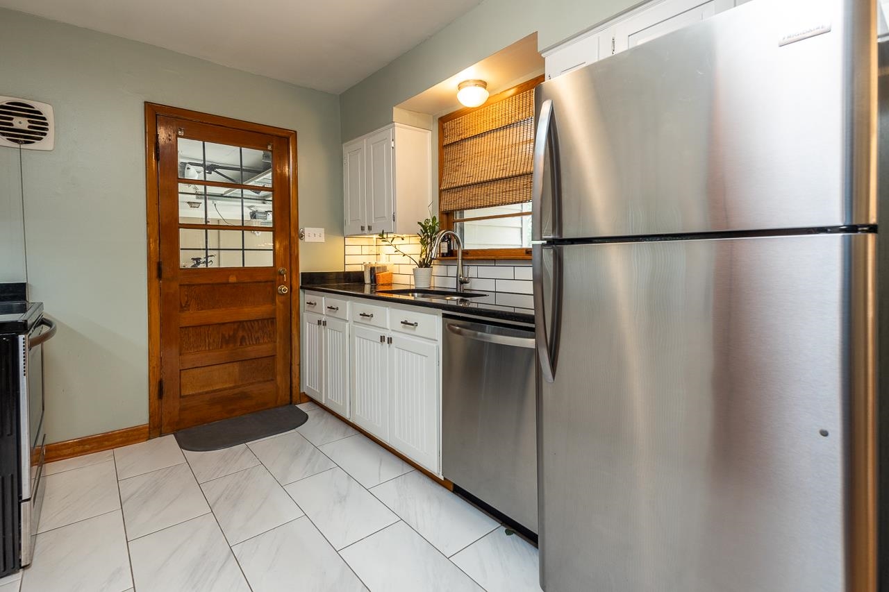 1604 Wilbec Road Memphis, TN 38117 - Photo 6 of 30 a kitchen with stainless steel appliances granite countertop a refrigerator and a sink
