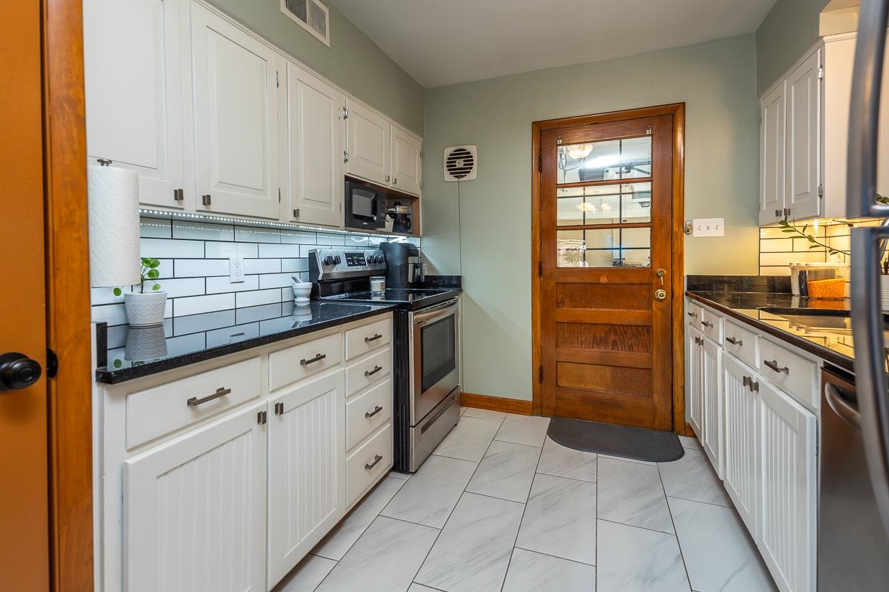 1604 Wilbec Road Memphis, TN 38117 - Photo 7 of 30 a kitchen with stainless steel appliances granite countertop a refrigerator and a sink