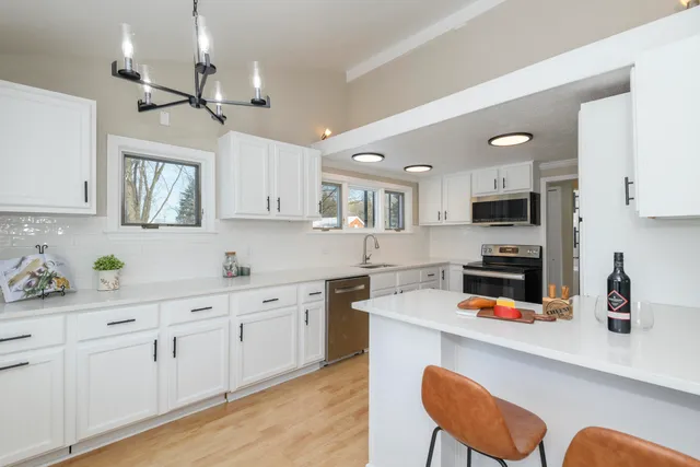 $468,000 | 14225 Forest View Lane, Brookfield, WI 53005