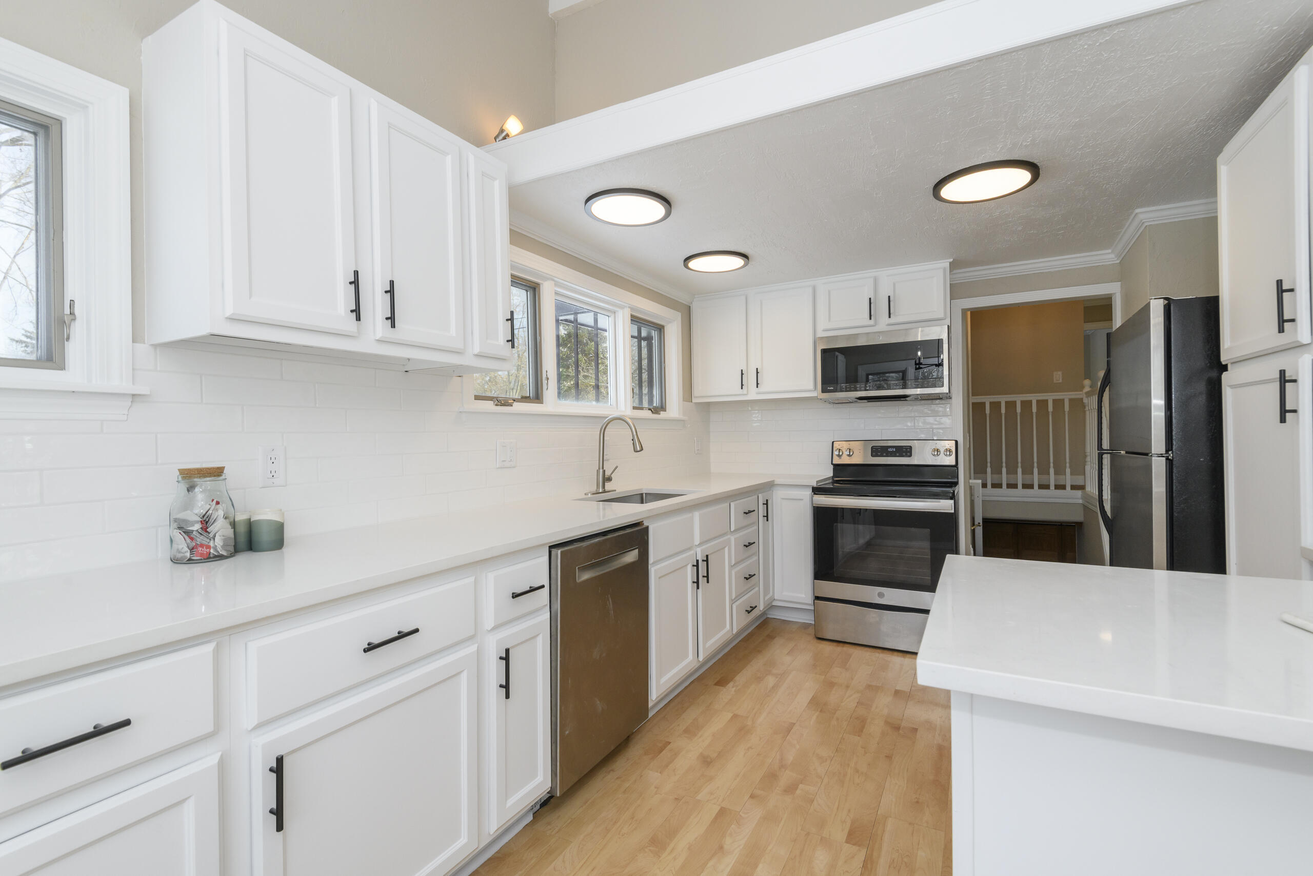 14225 Forest View Lane Brookfield, WI 53005 - Photo 6 of 38 14225 Forest View-21