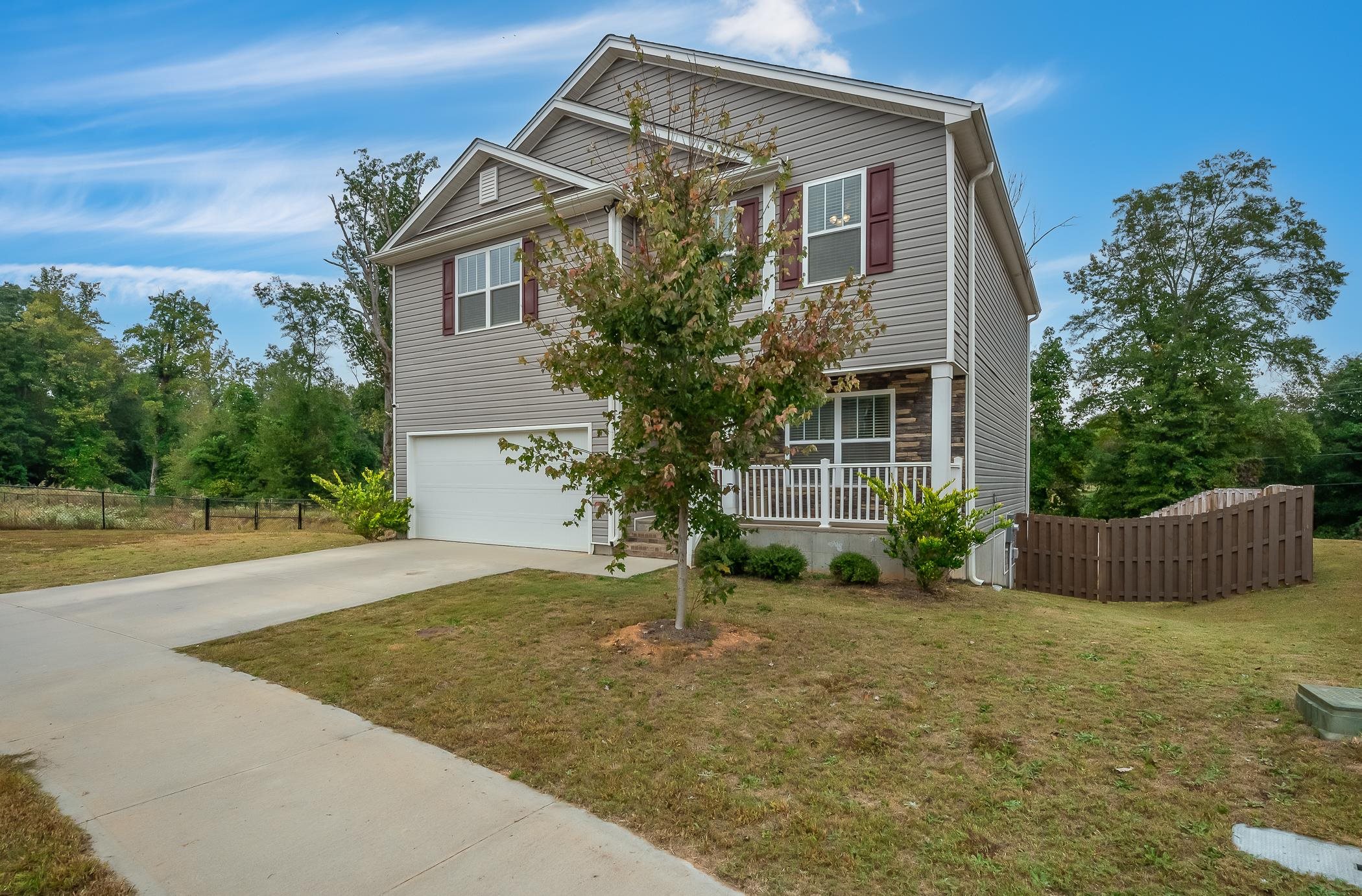 110 Blue Springs Way Simpsonville, SC 29680 - Photo 2 of 36 Gallery Image 2
