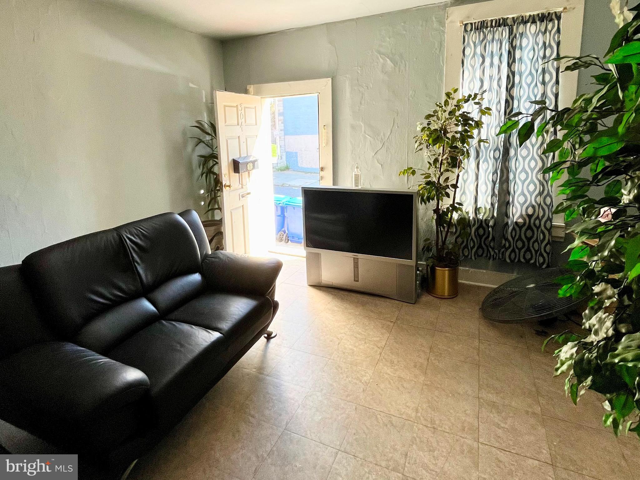 304 South Franklintown Road Baltimore, MD 21223 - Photo 3 of 16