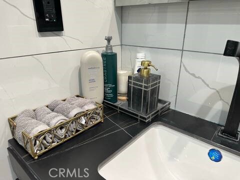 5032 Amestoy Encino, CA 91316 - Photo 22 of 22 a bedroom with a bed