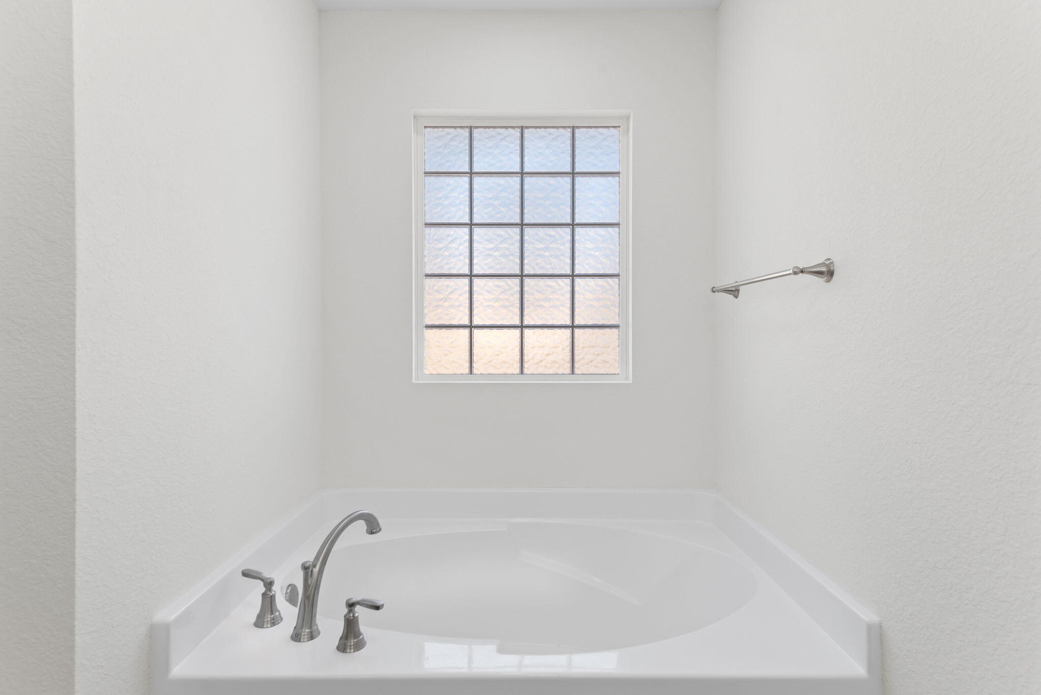 8369 Segura Street Navarre, FL 32566 - Photo 26 of 45 Garden Tub