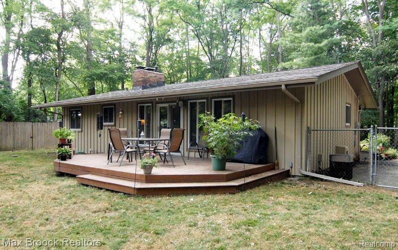8491 Foster Road Clarkston, MI 48346 - Photo 3 of 24 Back Deck