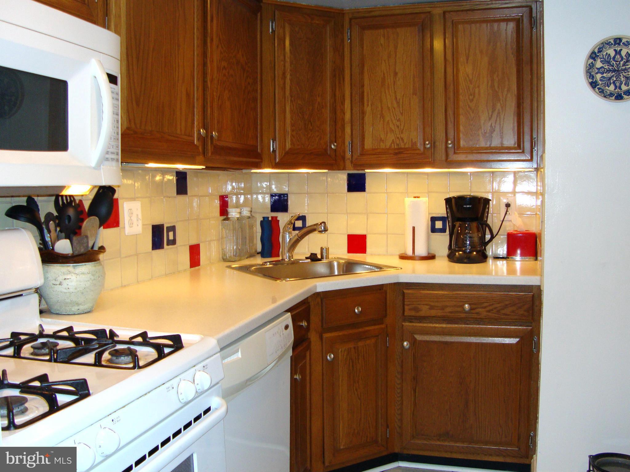 1429 Northgate Square, Unit 21C Reston, VA 20190 - Photo 10 of 14 Kitchen