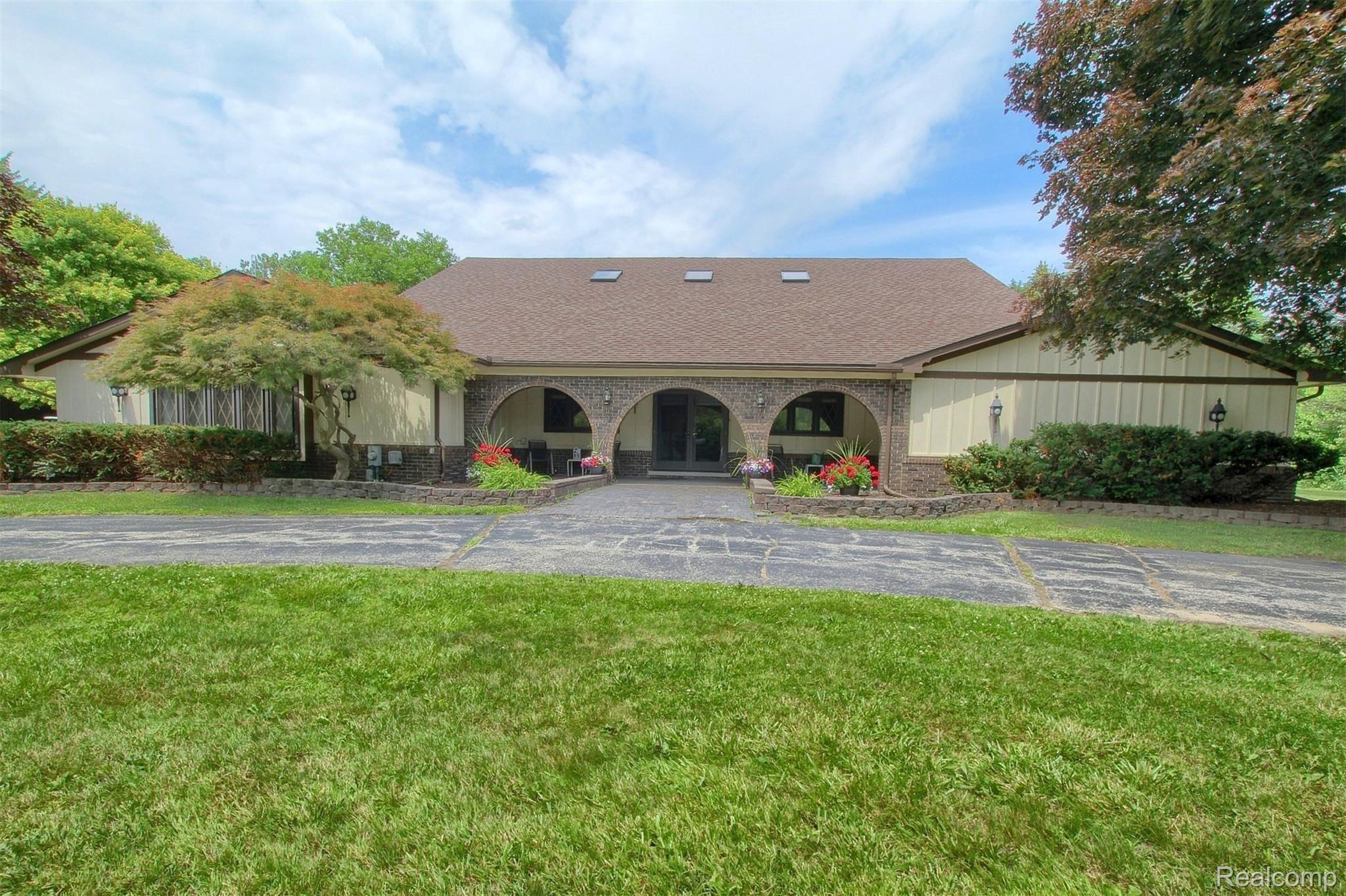 33110 King Road New Boston, MI 48164 - Photo 1 of 31 1-Front.jpg