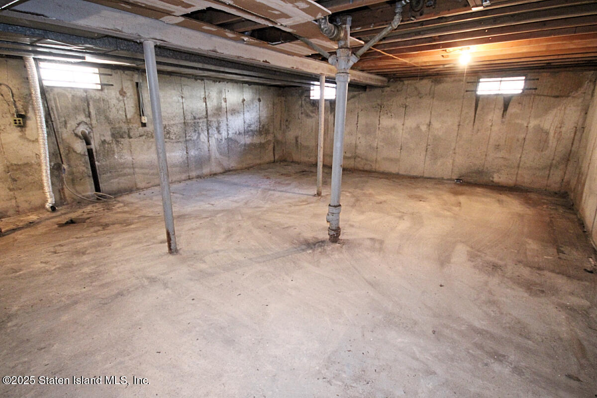 3 Windermere Road Staten Island, NY 10305 - Photo 31 of 37 a view of an empty room