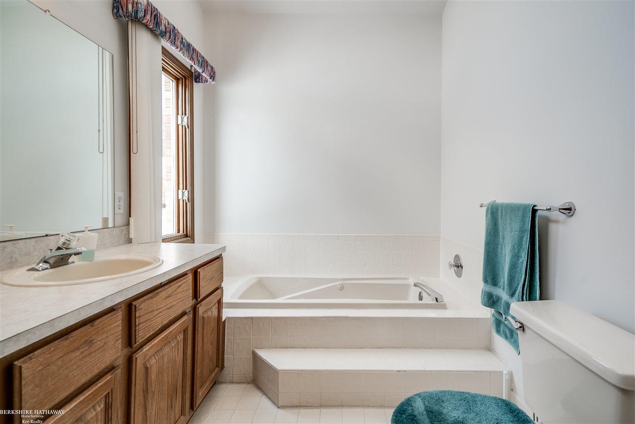 1151 Bluebird Drive Rochester, MI 48307 - Photo 31 of 49 31369477-30.JPG