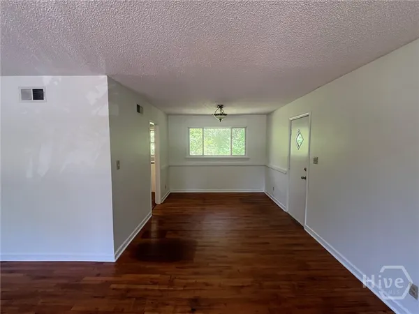 $1,800 | 32 Pine Drive, Savannah, GA 31405