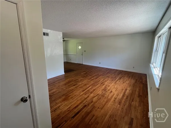 $1,800 | 32 Pine Drive, Savannah, GA 31405